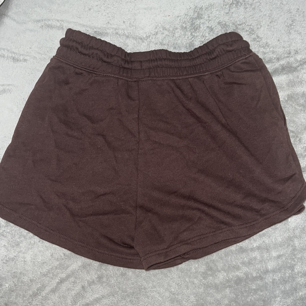 H&M Shorts - Picture 3 of 3